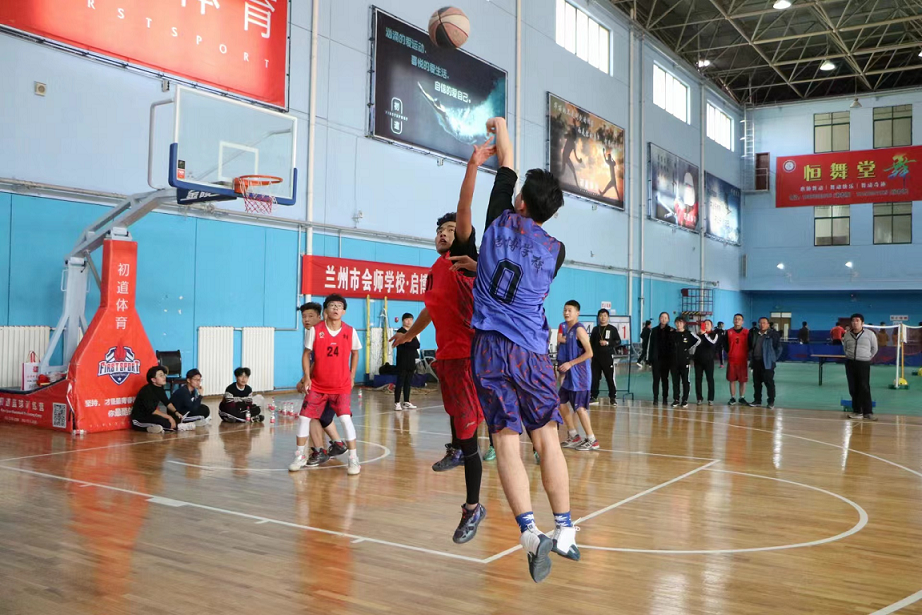 学生打篮球活动